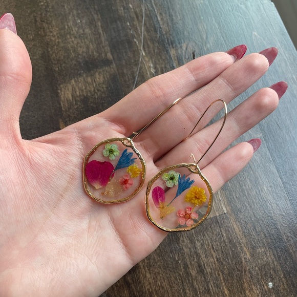 “Free people” Real flowers 🌸 handmade Earrings - Picture 4 of 5